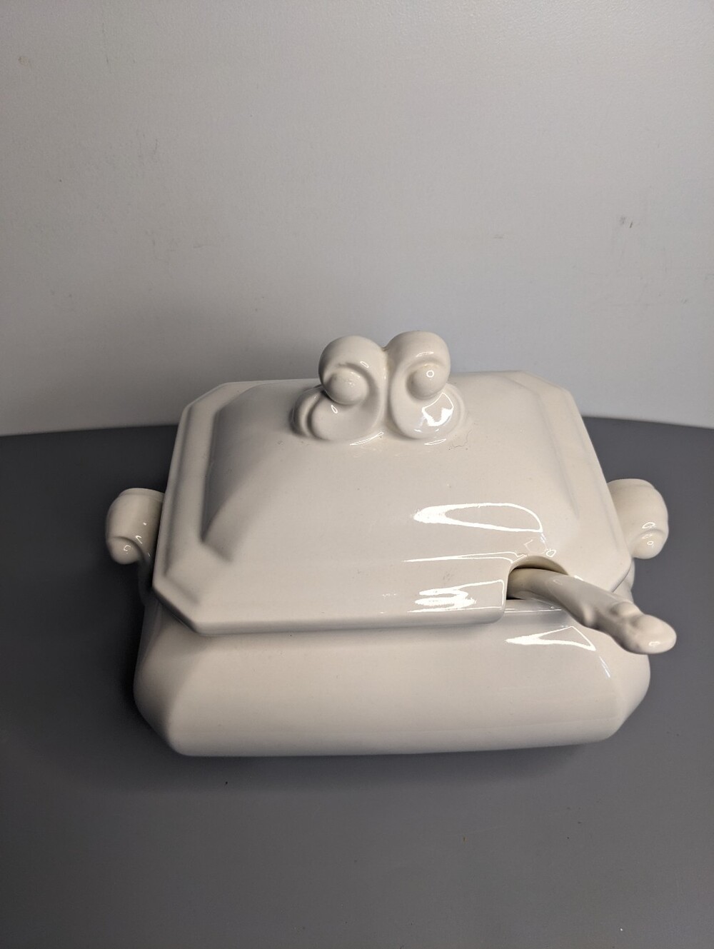 Japan Ceramic Gravy Pot With Ladle Vintage 1960s 1970s White Serveware Kitchen